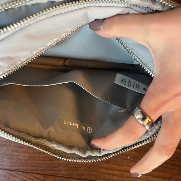 lululemon athletica gray silver crossbody shoulder bag with dual pockets - Picture 7 of 7
